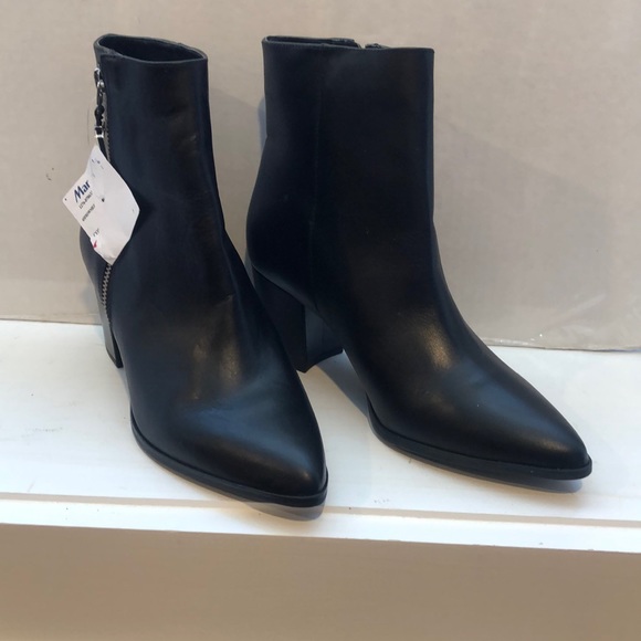 BRAND NEW MICHAEL KORS BLACK LEATHER BOOTIES W/TAGS - Picture 1 of 9